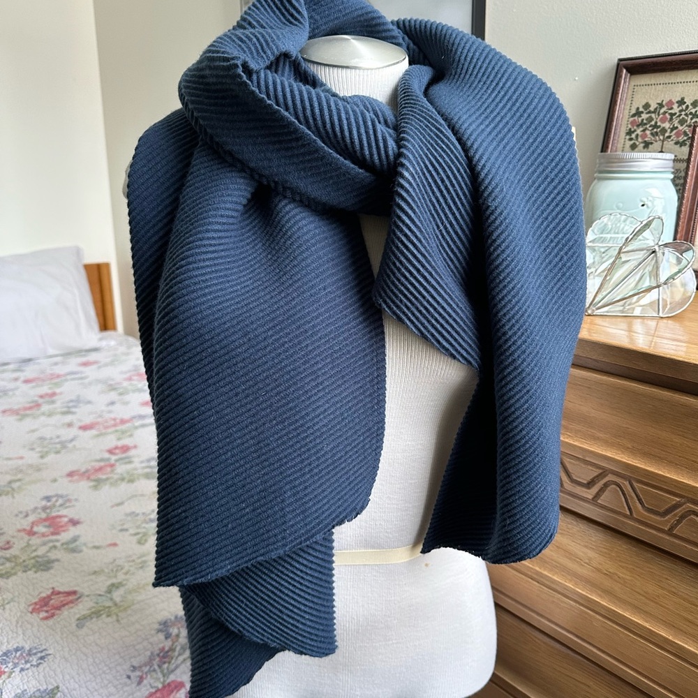 Women’s Blue Scarf (one size)